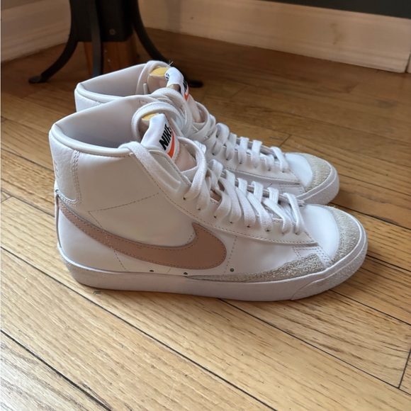 Nike Blazer Mid ‘77 White and Pink - Picture 1 of 8